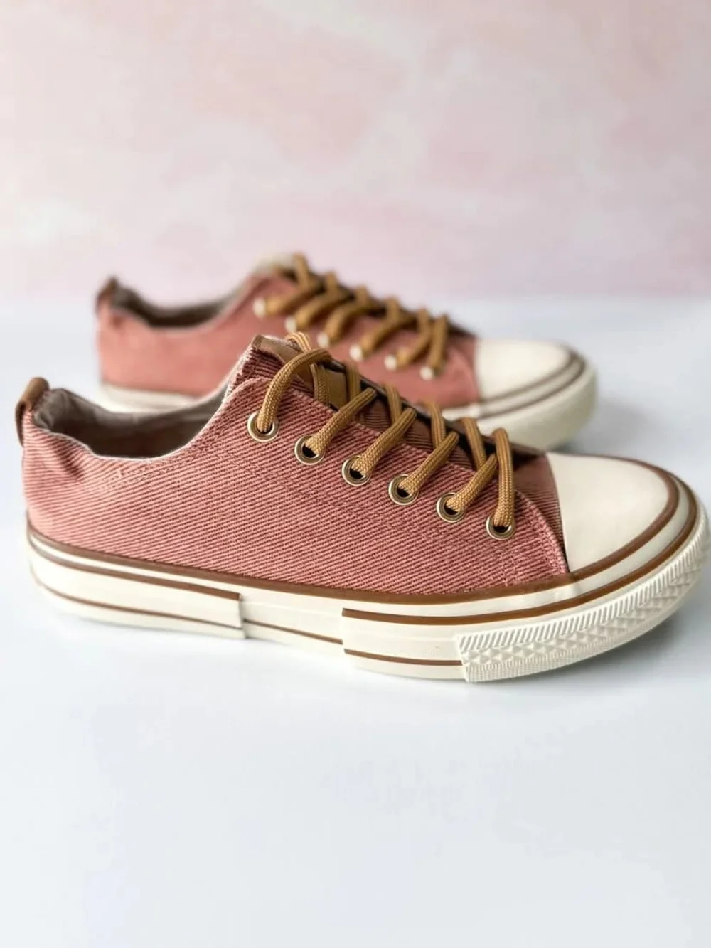 Very G Corduroy Low-Top Sneakers in Dusty Rose with Tan Laces - Picture 2 of 4